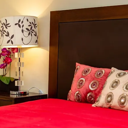 Amazing Flat W/pool & Garden By Lovelystay Apartamento